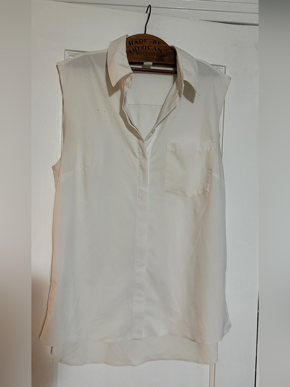 Women’s Athleta Sleeveless Button-Down Shirt in white